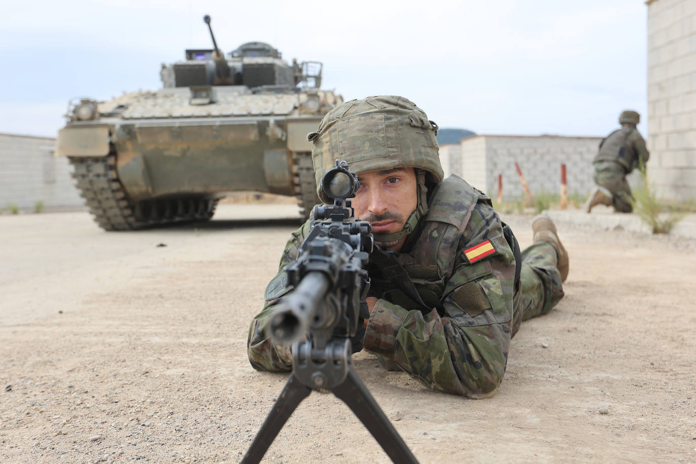 Fotos: Los militares de la BRI X se adiestran para sus misiones en el Líbano y Letonia