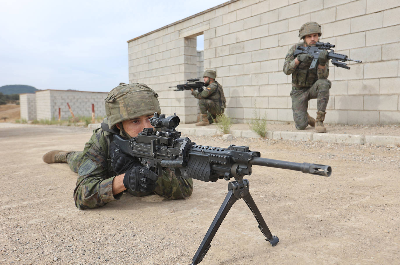 Fotos: Los militares de la BRI X se adiestran para sus misiones en el Líbano y Letonia
