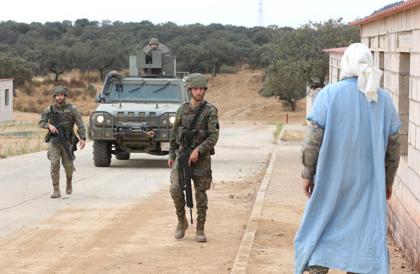 Fotos: Los militares de la BRI X se adiestran para sus misiones en el Líbano y Letonia