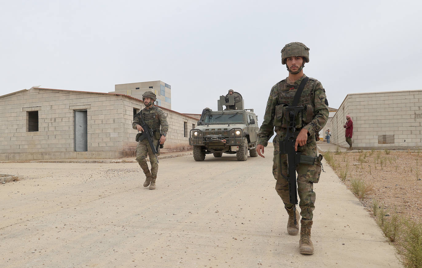 Fotos: Los militares de la BRI X se adiestran para sus misiones en el Líbano y Letonia