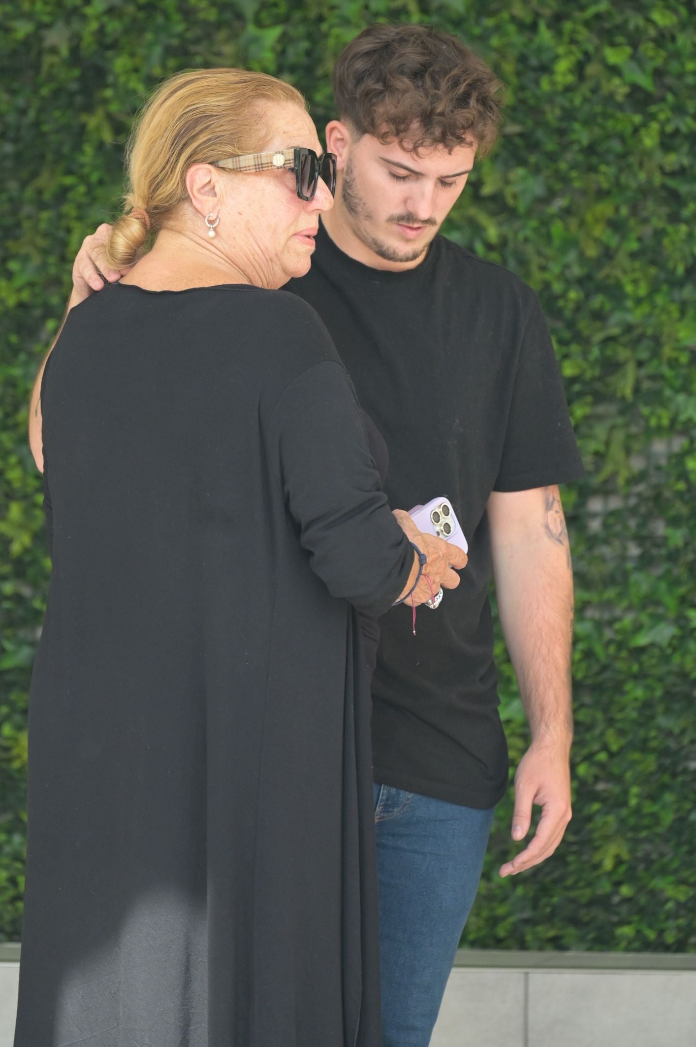 Mayte Zaldívar con su nieto Fran