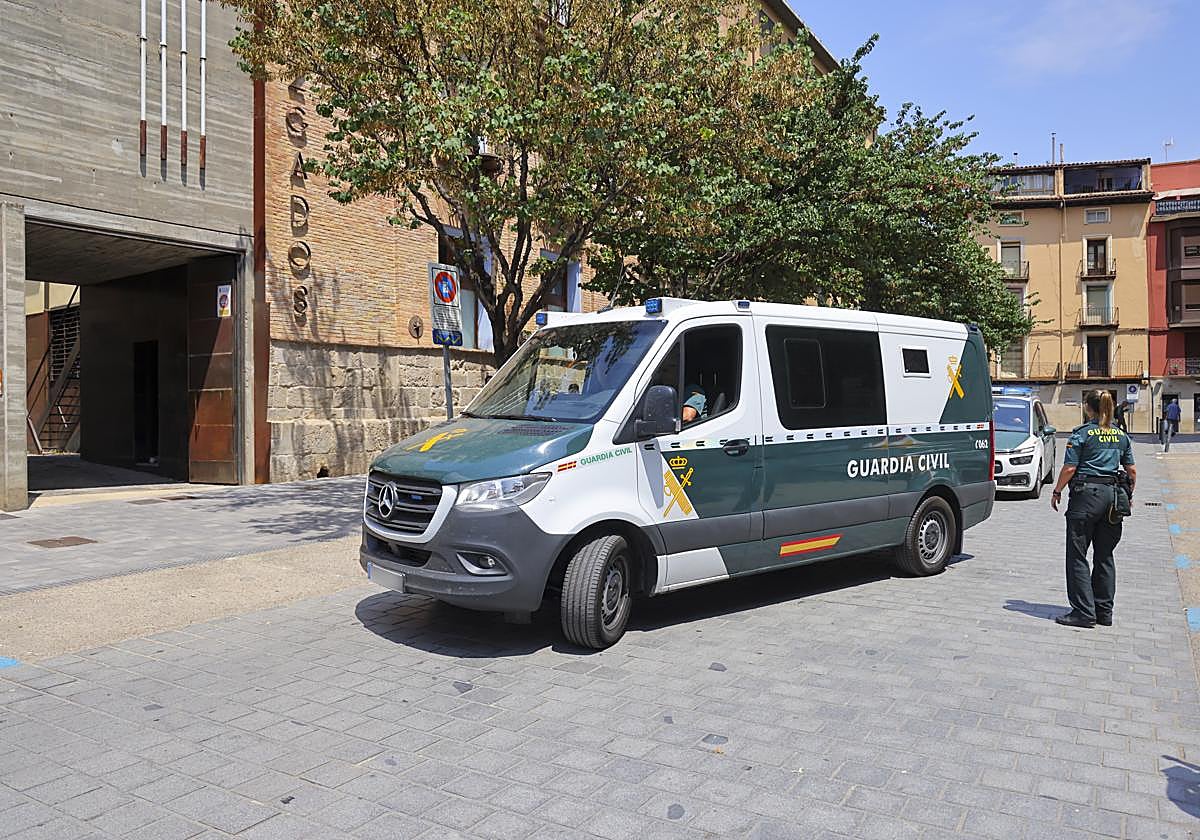 Patrulla de la Guardia Civil.