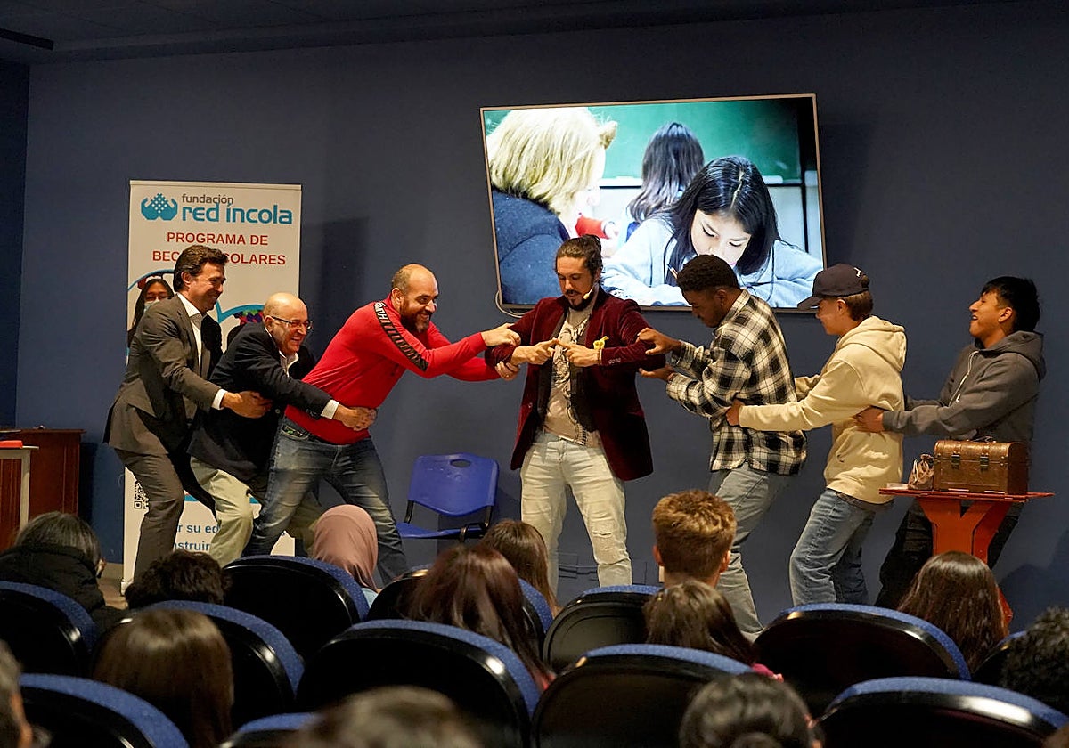 Acto en el que la Red Incola entregó sus becas