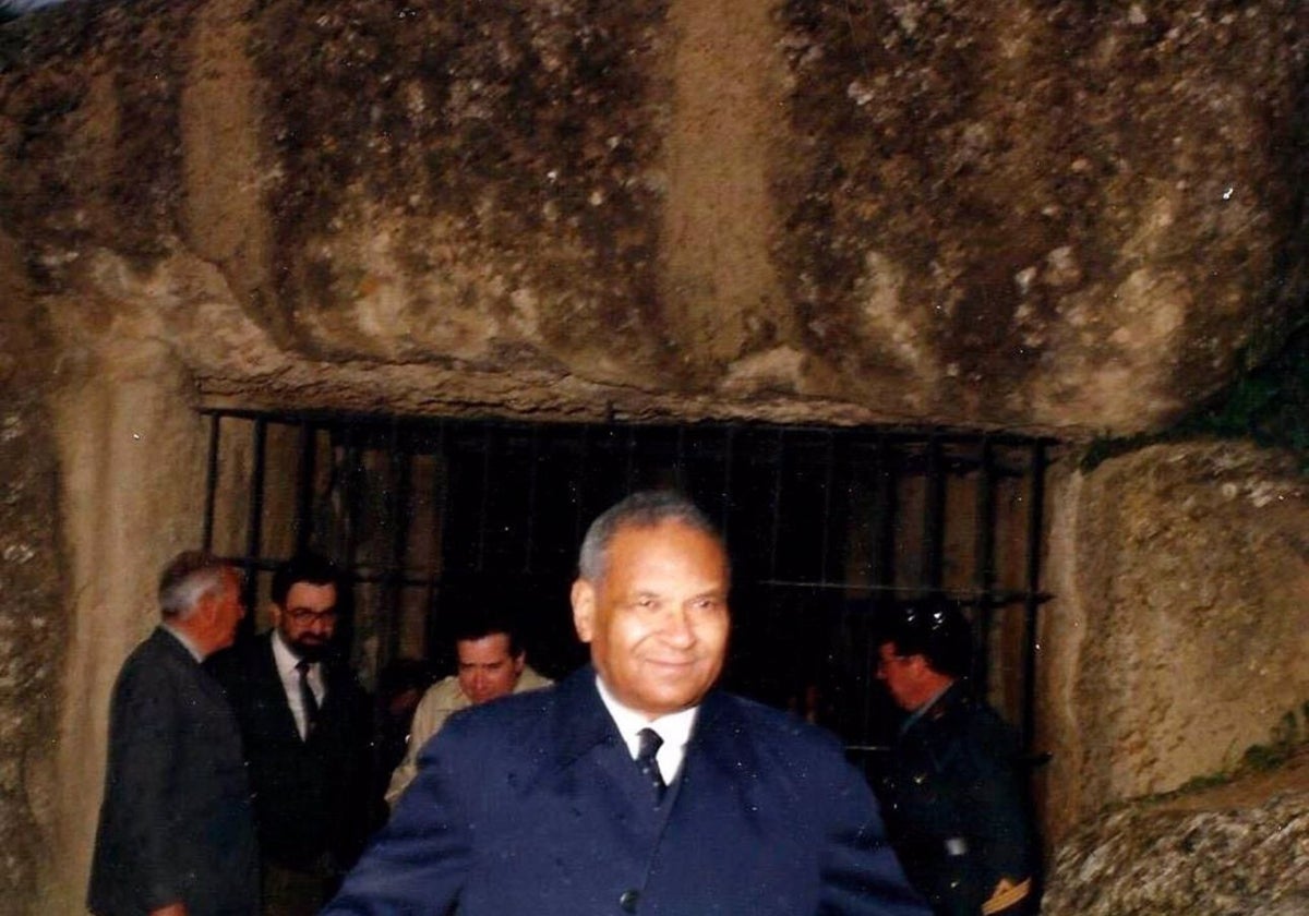 Visita del director de la Unesco fallecido en 1986 a Antequera