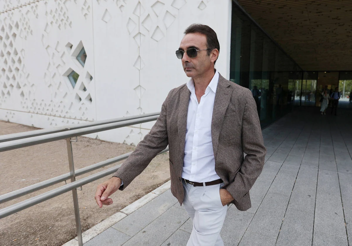 El maestro Ponce a su salida de los juzgados de Córdoba el pasado mes de octubre de 2023