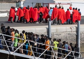 Rescatado un cayuco en El Hierro con 48 migrantes, al menos dos menores