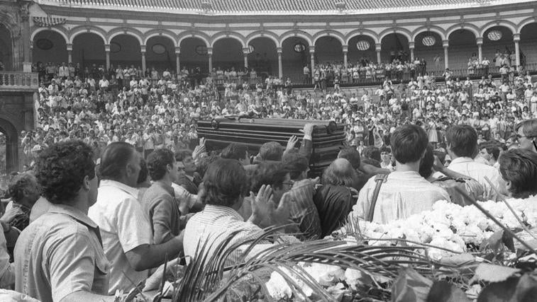 Último paseíllo en el coso de La Maestranza de Sevilla