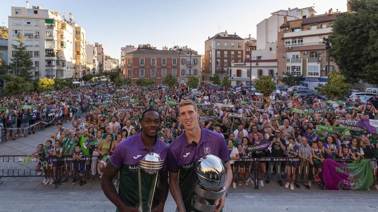 Málaga se acostumbra a celebrar los títulos de Unicaja