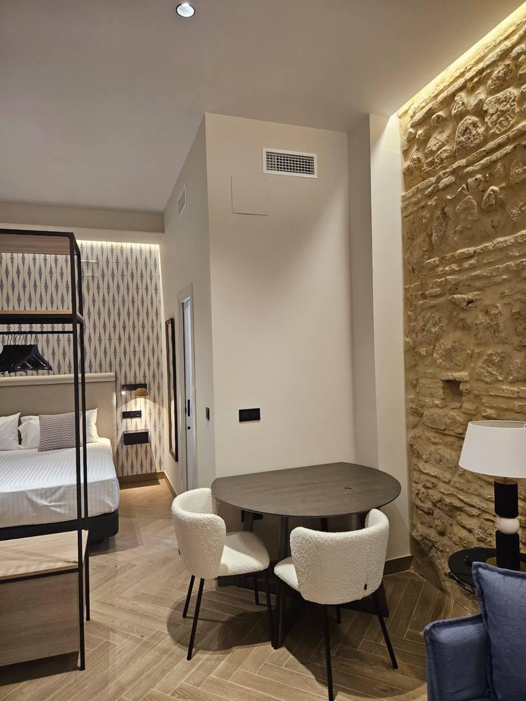 Fotos: los espectaculares nuevos apartamentos turísticos de la plaza del Potro