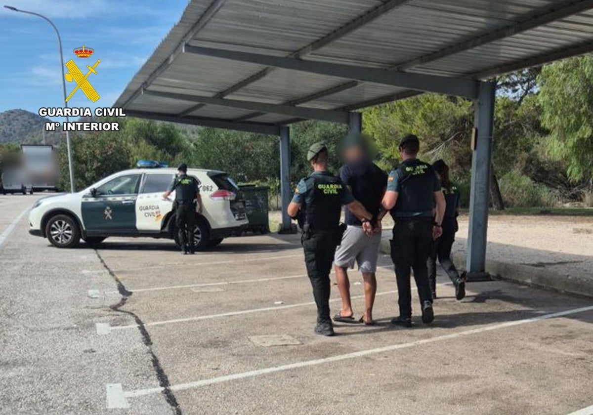 Imagen de la detención del fugitivo en la localidad alicantina de Calpe