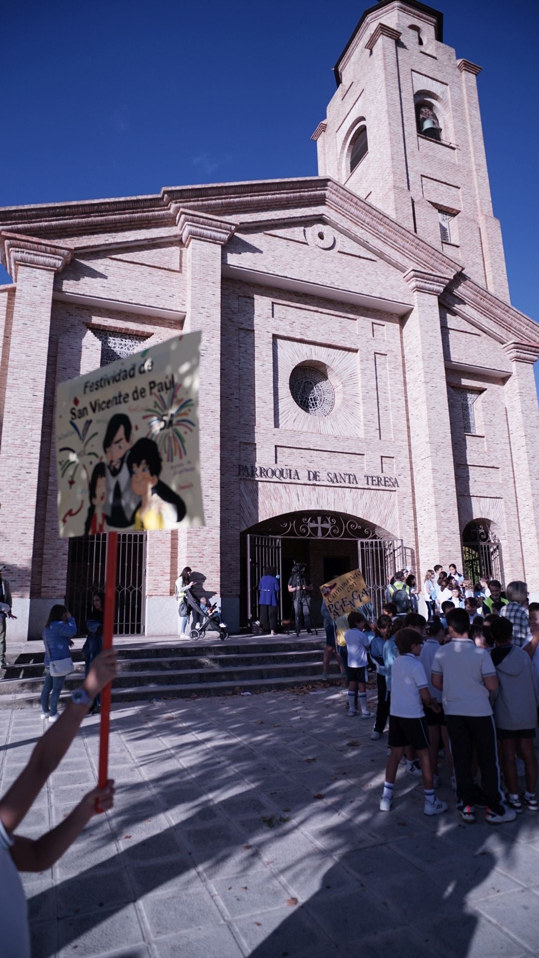 El colegio Tavera peregrina a la parroquia de Santa Teresa de Toledo