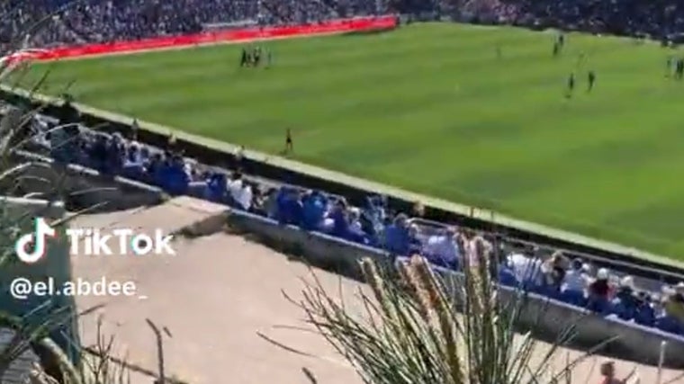 Los propios jóvenes difundieron en redes sociales sus vistas 'privilegiadas' del partido –en ese momento jugaba el Getafe en casa contra el F. C. Barcelona– desde los árboles colindantes al estadio