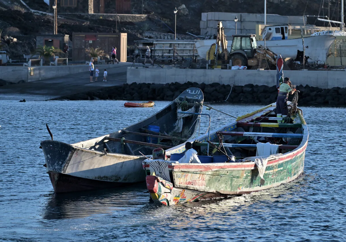 Dos cayucos con un total de 151 personas a bordo han sido rescatados  en el El Hierro mientras continúa la operación de búsqueda del medio centenar de personas desaparecidas