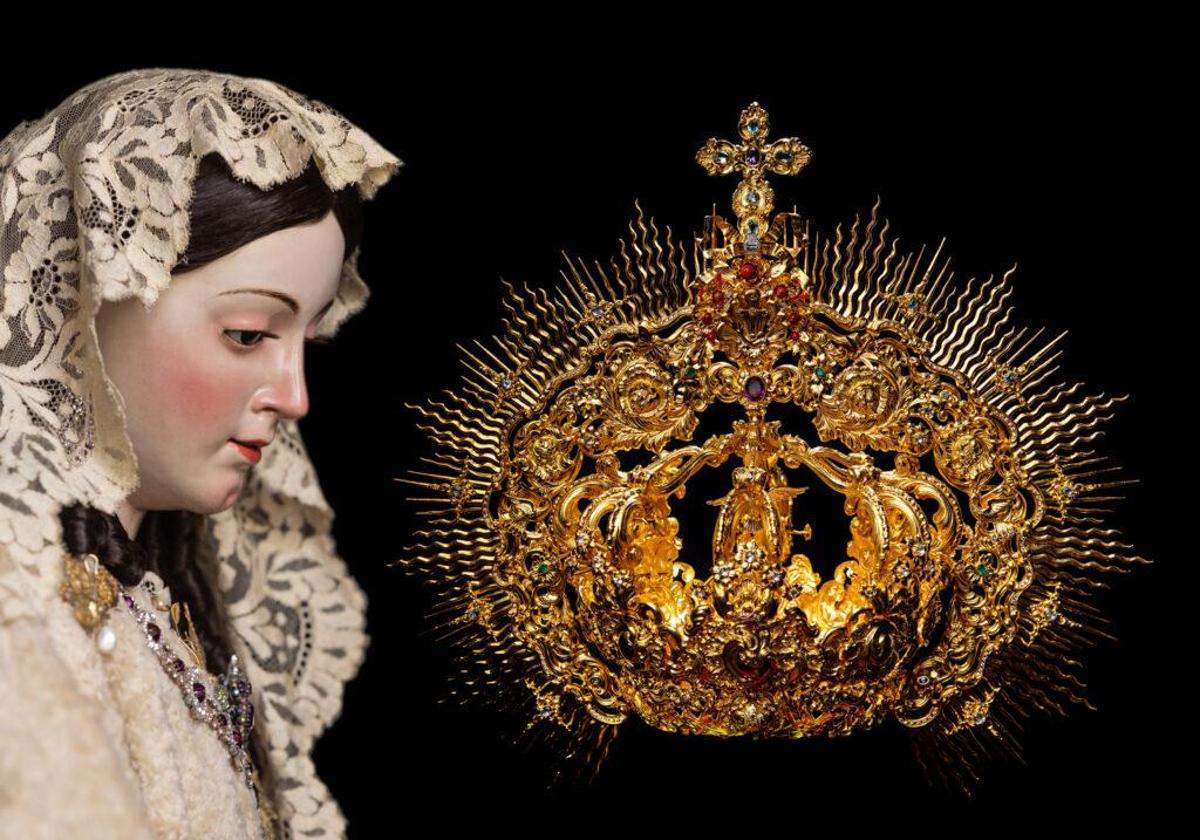 La corona de la Pastora de Málaga está labrada en plata de ley dorada