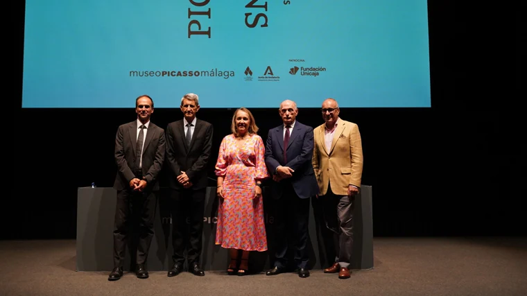 Miguel López-Remiro, director artístico MPM; José M. Domínguez, presidente de la Fundación Unicaja; Macarena O'Neill, viceconsejera de Cultura y Deporte de la Junta de Andalucía; Bernard Ruiz-Picasso, presidente del Consejo Ejecutivo MPM y copresidente de la Fundación Almine y Bernard Ruiz-Picasso (FABA) y Rodrigo Ruiz-Jiménez, director General Patronato Alhambra y Generalife