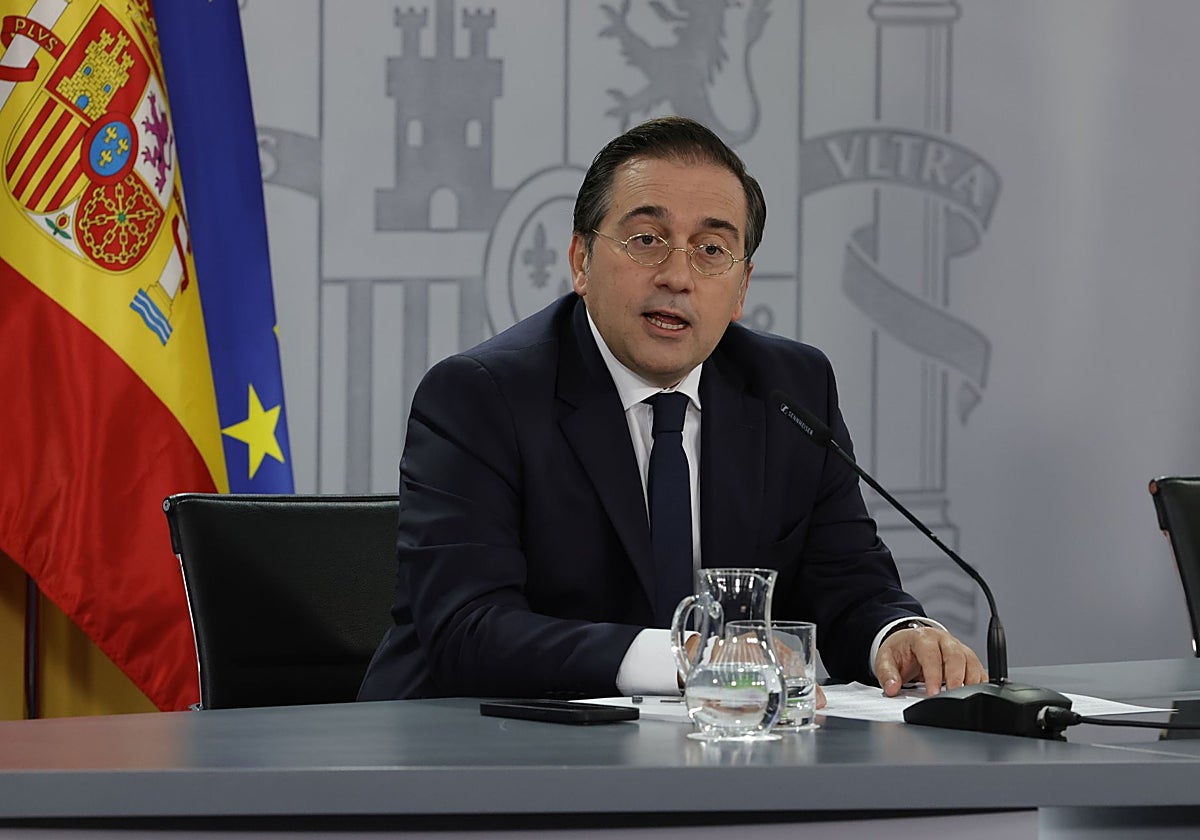 El ministro de Exteriores, José Manuel Albares, en la rueda de prensa posterior al Consejo de Ministros
