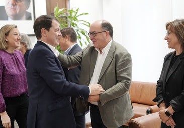 Castilla y León prepara un pacto por las familias con ayudas vinculadas a reducir el absentismo escolar