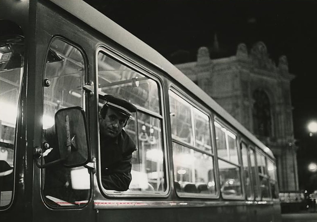 Uno de los primeros conductores de autobuses nocturnos, en 1975