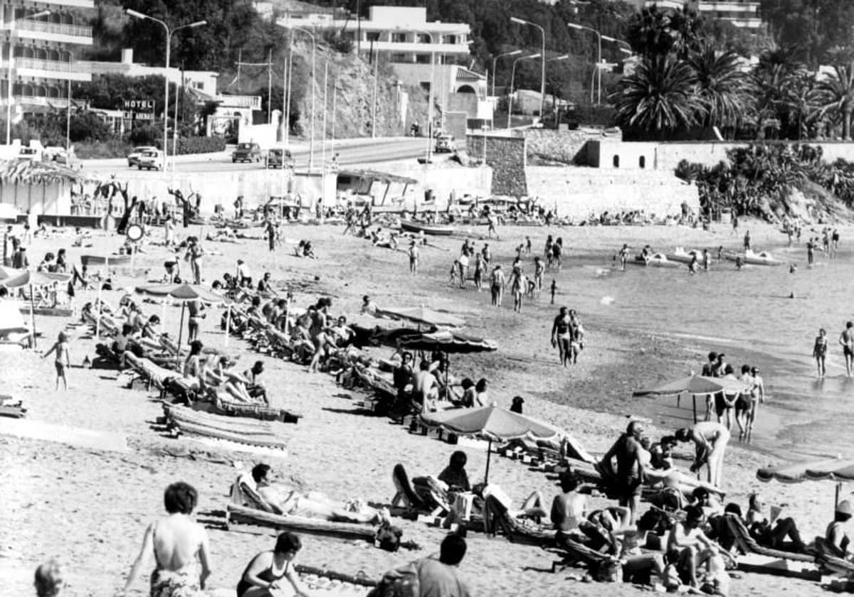 Una playa malagueña, en los setenta, en los inicios del otoño