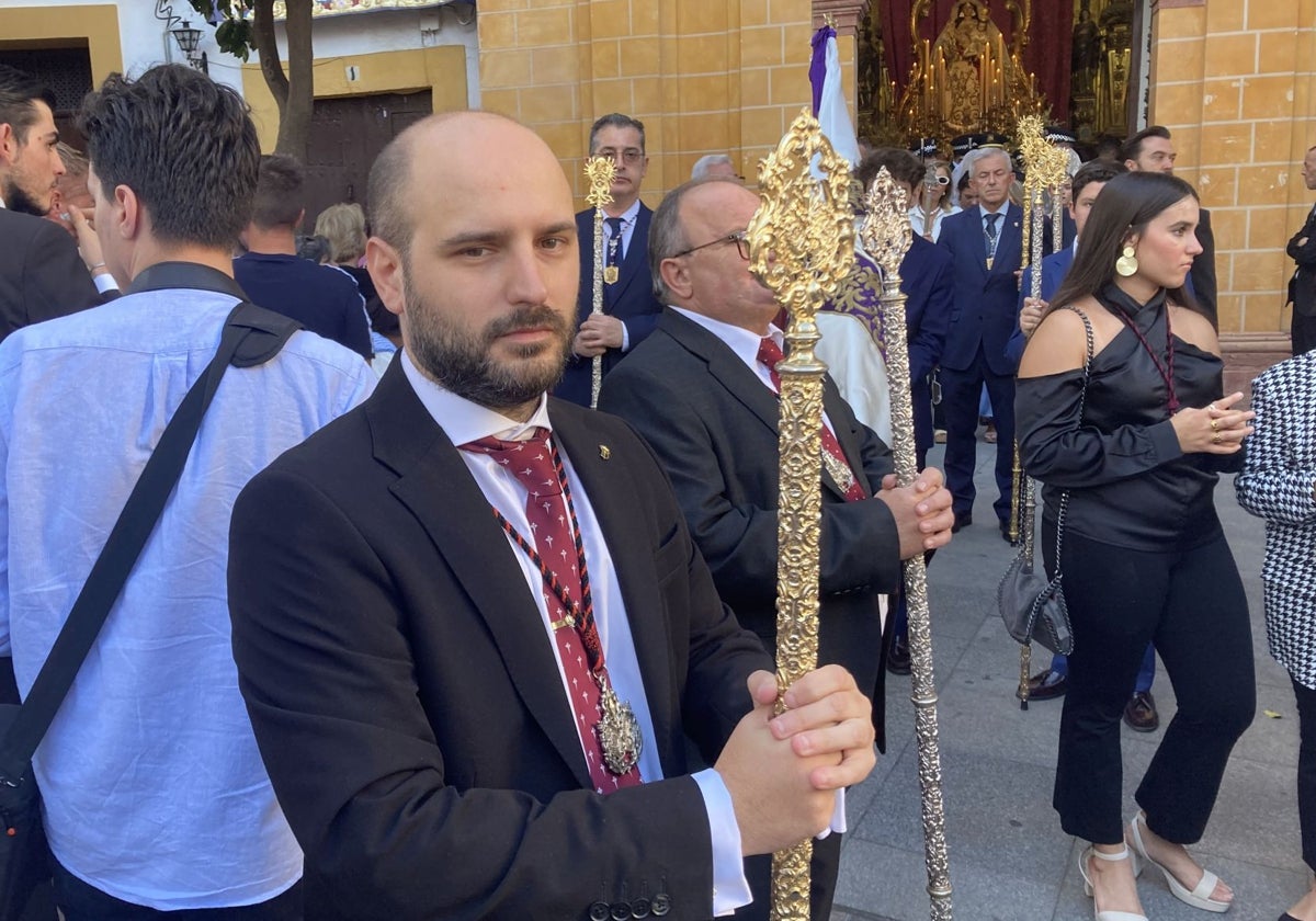 Rafael Francisco Moreno, hermano mayor de las Penas de Santiago, en la procesión del Socorro, el pasado domingo