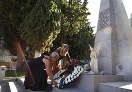 Granada homenajea a las 80 víctimas del accidente aéreo más luctuoso que ha habido en Sierra Nevada