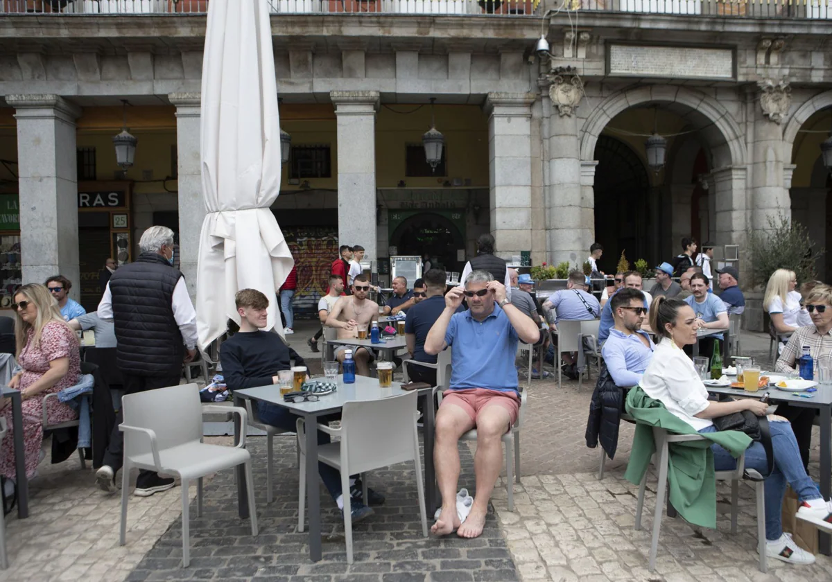 Turistas en la Plaza Mayor de Madrid