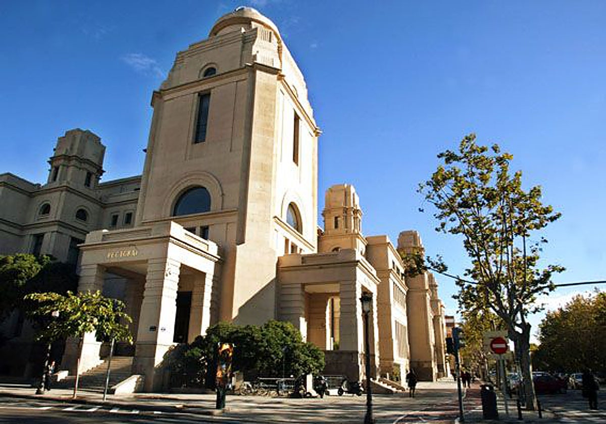 Imagen de archivo del edificio de Rectorado de la Universitat de València