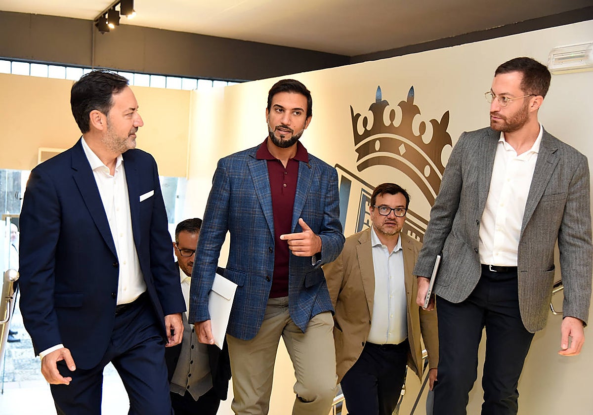 De izquierda a derecha, Antonio Fernández Monterrubio, Abdulla Jehad Al Zain y Faisal bin Jamil