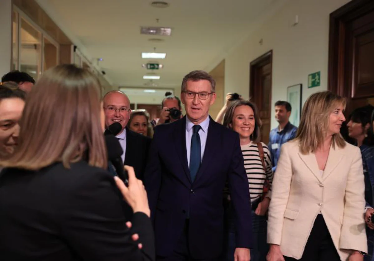 Alberto Núñez Feijóo con los portavoces del PP en el Congreso y el Senado, Miguel Tellado y Alicia García