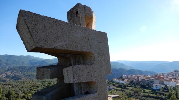 Monumento en homenaje a los guerrilleros españoles en Santa Cruz de Moya (Cuenca)