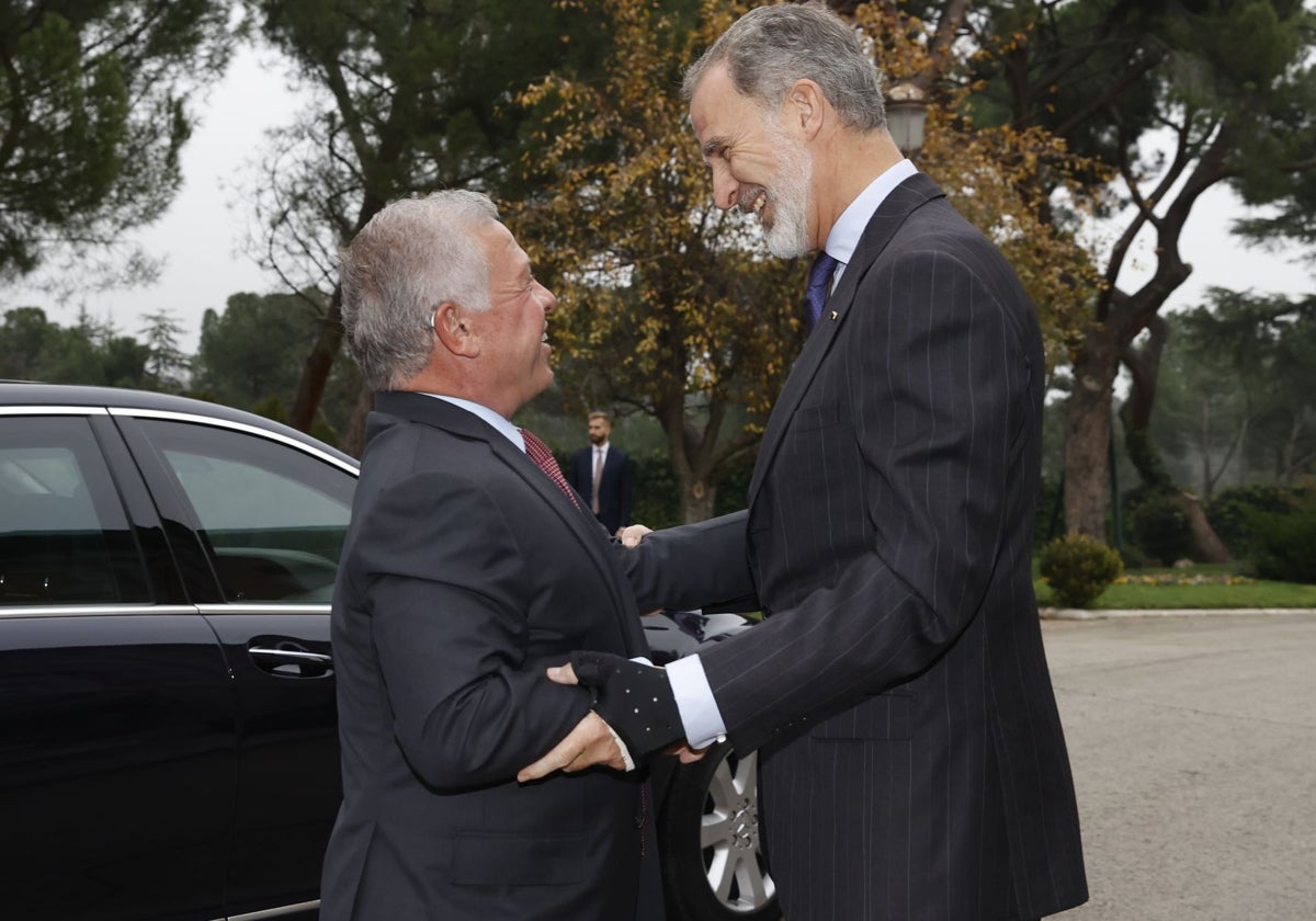 Abdalá II de Jordania y Felipe VI, en diciembre de 2023, en el Palacio de la Zarzuela