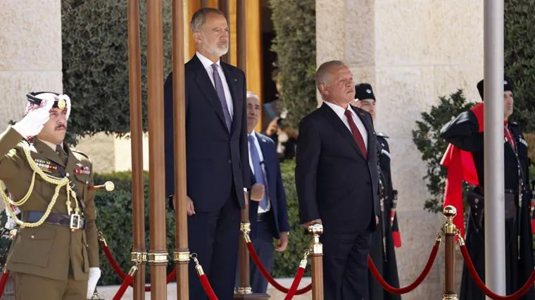 El Rey Felipe junto al Rey Abdalá II de Jordania, durante el encuentro que celebraron este domingo en Amán