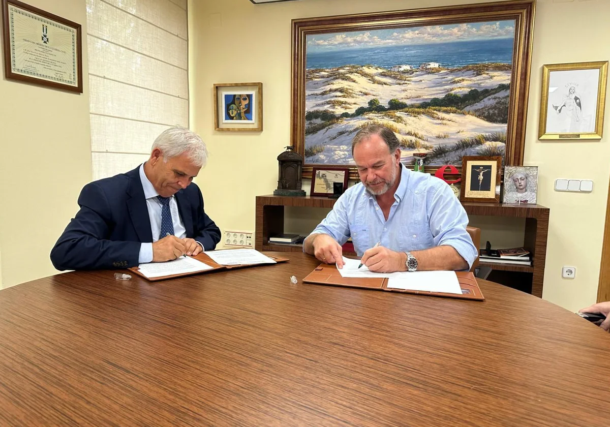 José Luis García-Palacios y Fulgencio Torres, durante la firma del acuerdo