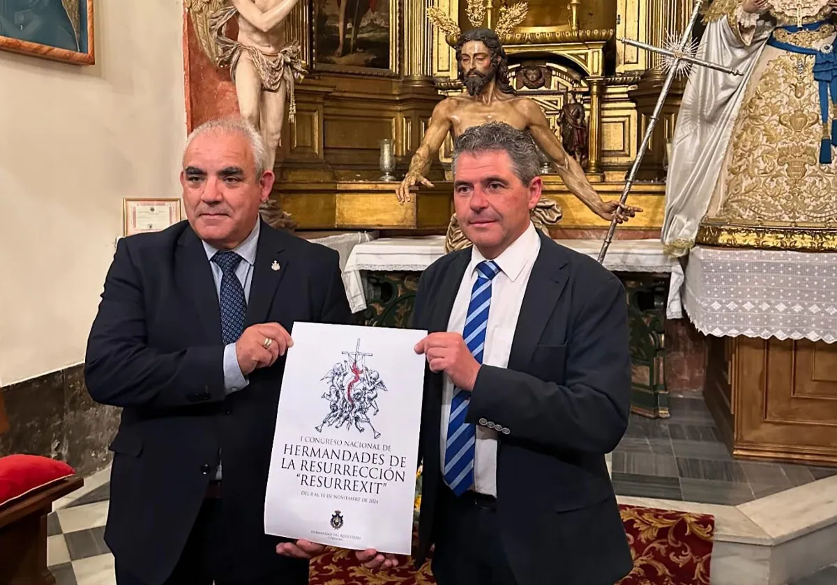 Francisco Mora, junto a Manuel Murillo, en la presentación del congreso de hermandades del Resucitado, en mayo