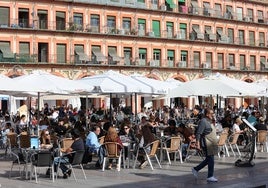 El Ayuntamiento de Córdoba sopesa ampliar las restricciones de veladores a otras zonas saturadas