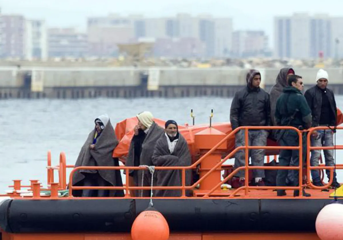 Imagen de archivo de inmigrantes rescatados frente al litoral de Almería