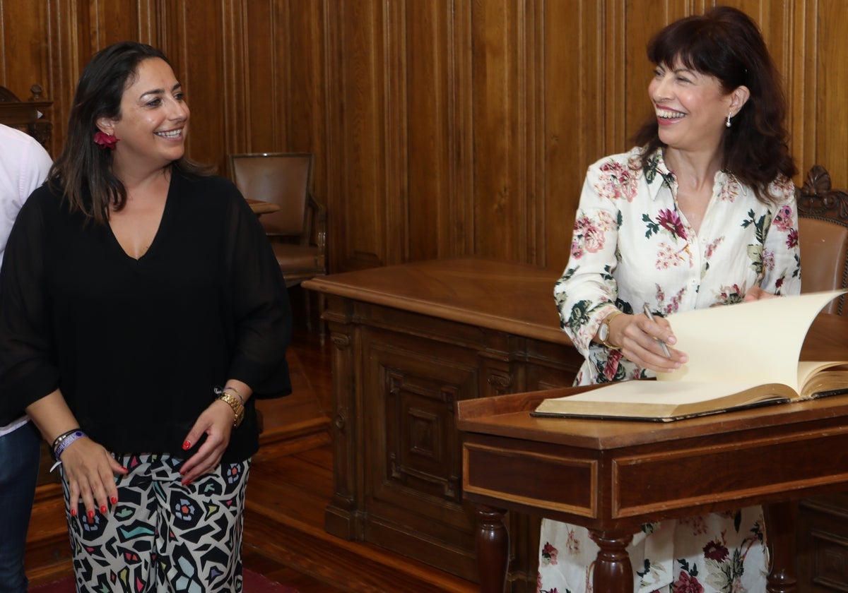 La alcaldesa de Palencia y la ministra de Igualdad, en una reciente visita de esta a la capital palentina