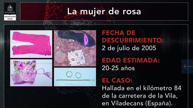 Prendas que portaba la joven que localizaron muerta en una carretera de Viladecansn en julio de 2005. Todas eran de color rosa