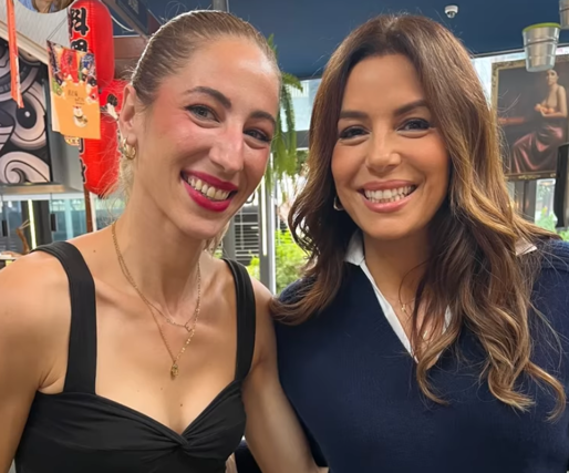 Eva Longoria con una fan en Córdoba