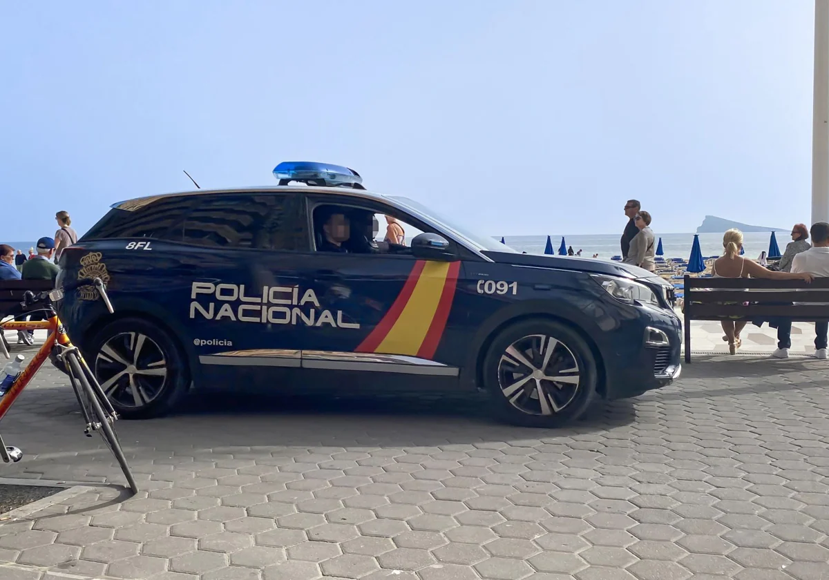 Imagen de archivo de una patrulla de la Policía Nacional en Benidorm