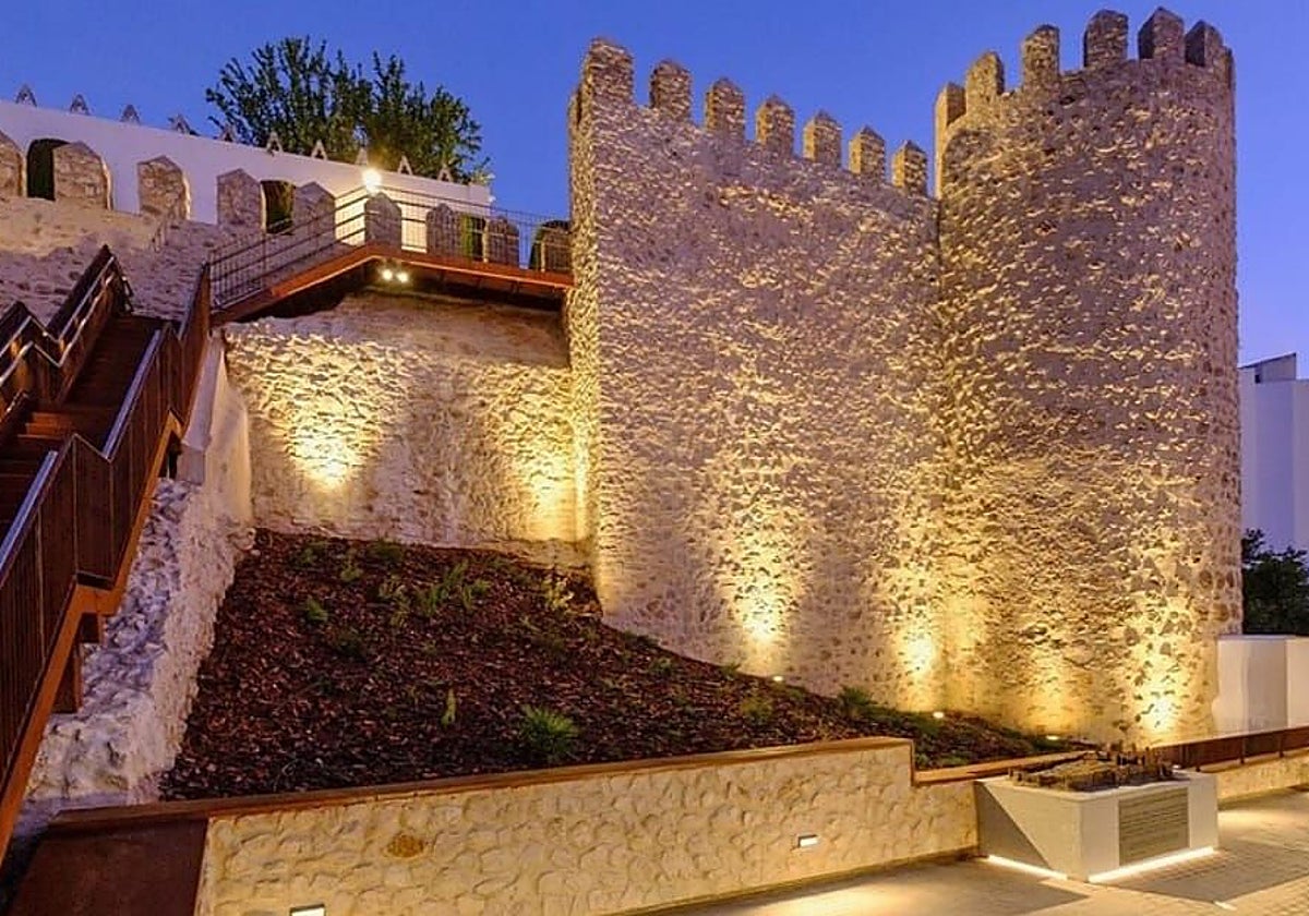 Aspecto actual de la ladera sur de la muralla de Cabra