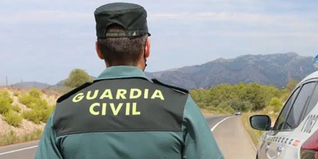 Un camión volcó en Madrid, el conductor se dio a la fuga y la Guardia Civil encontró entre el cargamento 20 kilogramos de cocaína