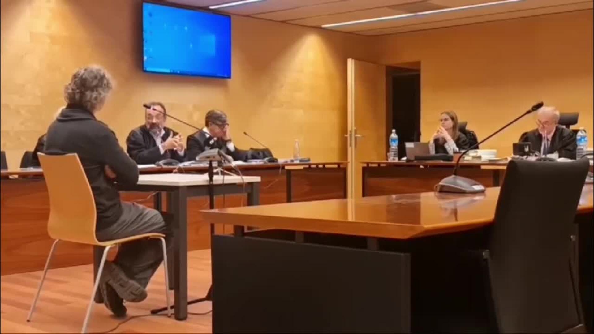 Declaran los tres mossos acusados de tráfico de marihuana en Girona