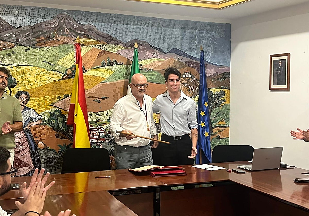 Momento de la toma de posesión del nuevo alcalde, Pedro Hernández
