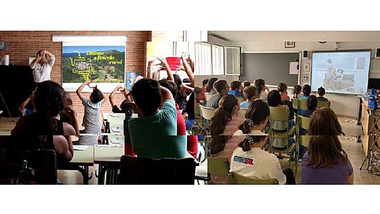 Imagen de actividad de Escola Valenciana con estudiantes, difundida por la entidad en sus redes sociales