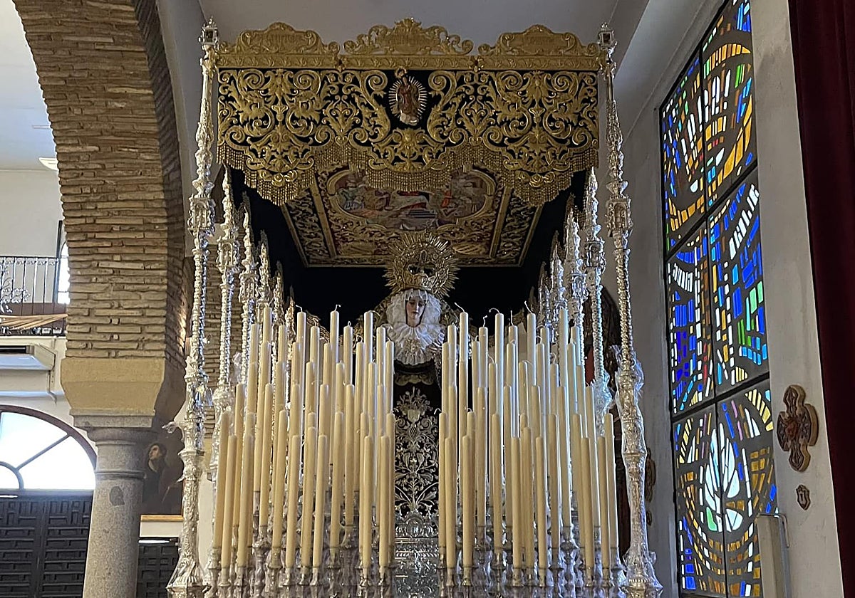 María Santísima del Dulce Nombre, en el palio, en su parroquia