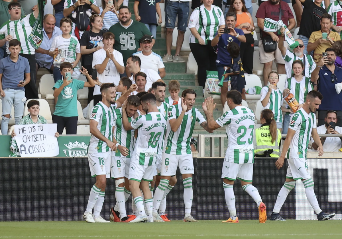 Los jugadores del Córdoba celebran un gol en El Arcángel