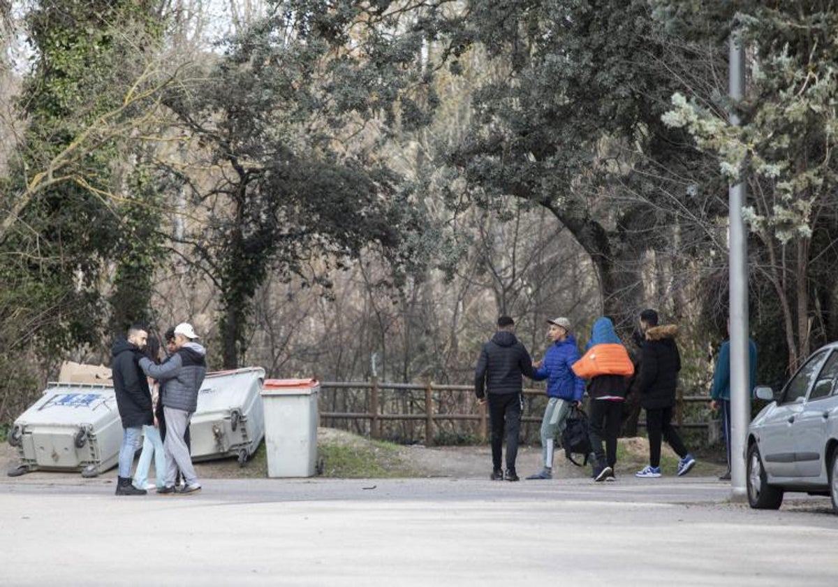 Jóvenes en el centro de primera acogida de Casa de Campo