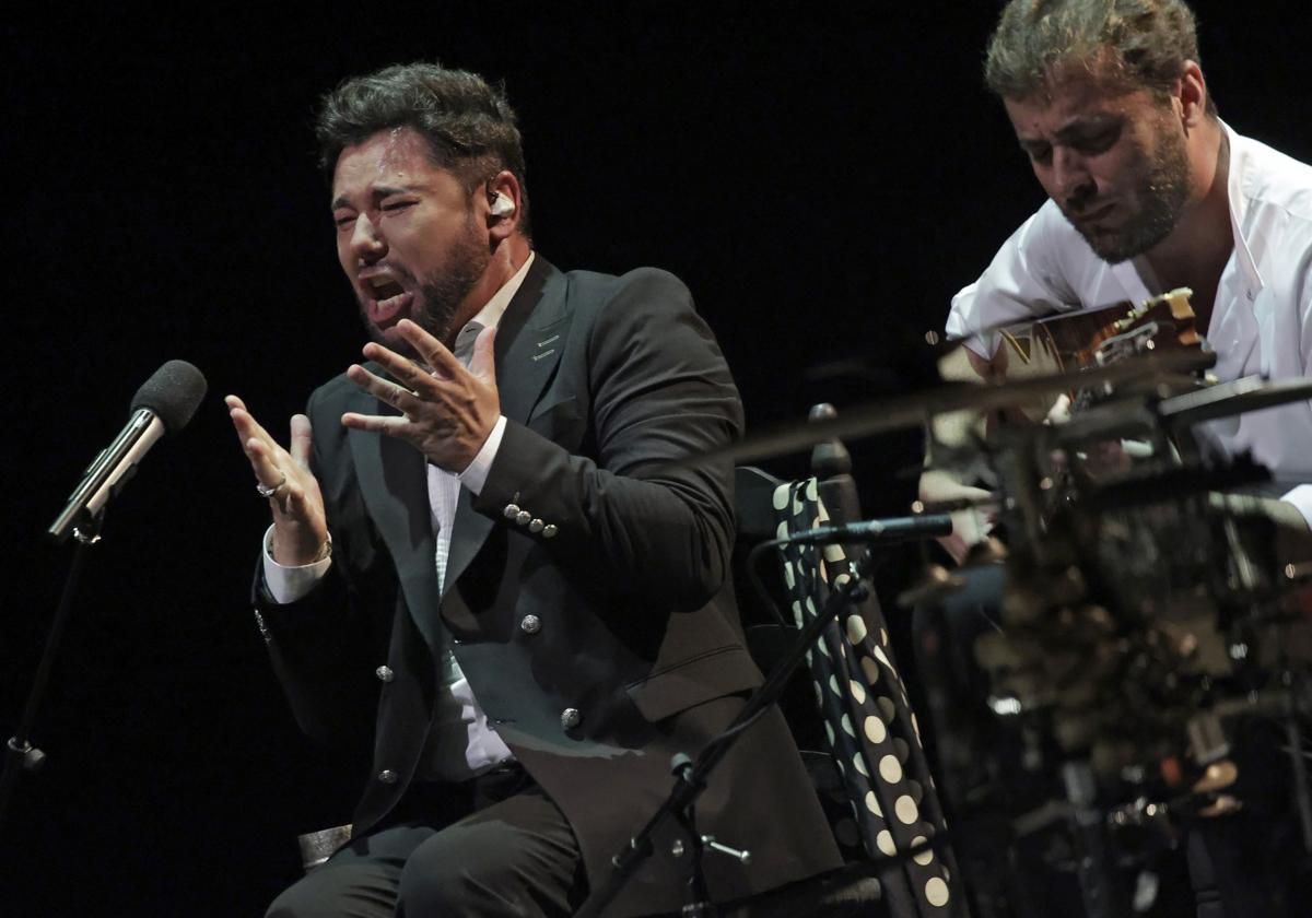 Miguel Poveda, durante su actuación en el Teatro de la Maestranza en septiembre