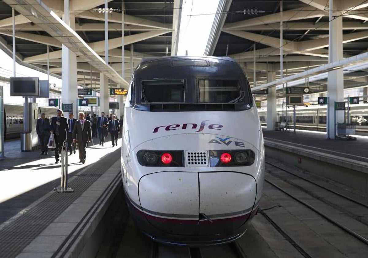 Imagen de archivo de un tren de AVE en Valencia